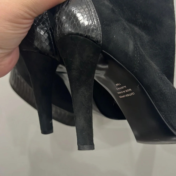 Lord & Taylor Women's Black,suede and leather pointed toe, heeled boots size 7.5 - Picture 8 of 10